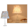 Moderne, schlichte Tischlampe mit Blumenmuster und Eisenvase