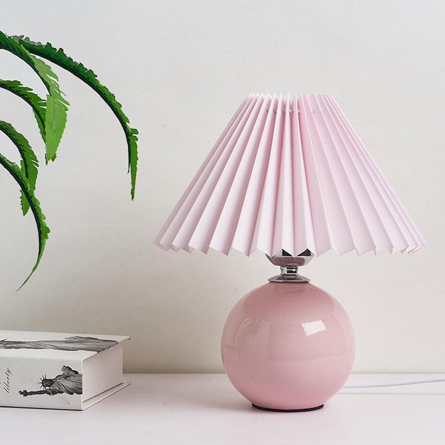 Nordische minimalistische 1-flammige Tischlampe aus Keramik mit Plissee