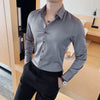 Elegantes herren-businesshemd mit schmaler passform und kentkragen