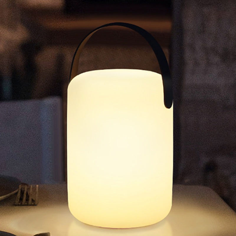 Moderne Minimalistische Solar Wasserdichte Tragbare PE Runde Zylinder Kegel LED Außenlicht Für Außenbereich